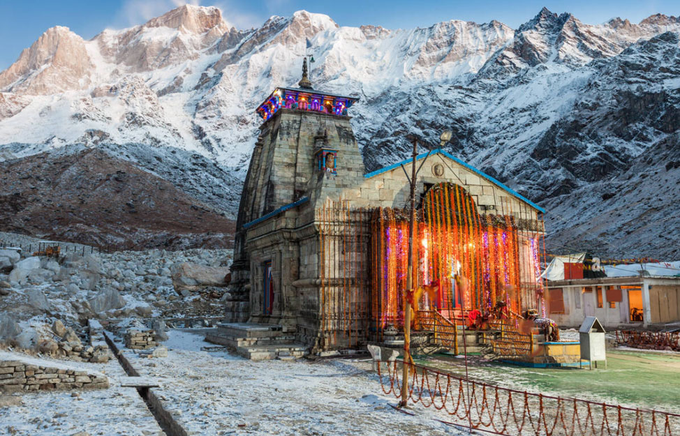 Kedarnath shrine in mist